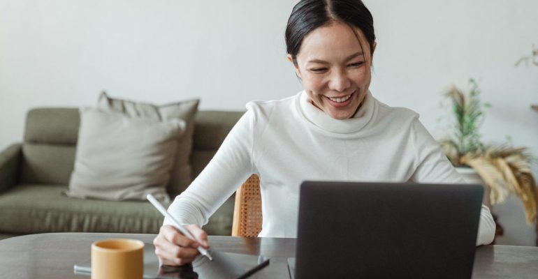 ESjUcWOQPO2lwLKbYelx_pexels-ketut-subiyanto-4474047