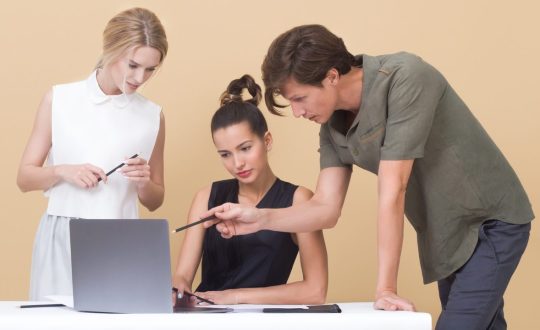 XkIqloj2SxaW8MKiEX7U_pexels-moose-photos-1036641